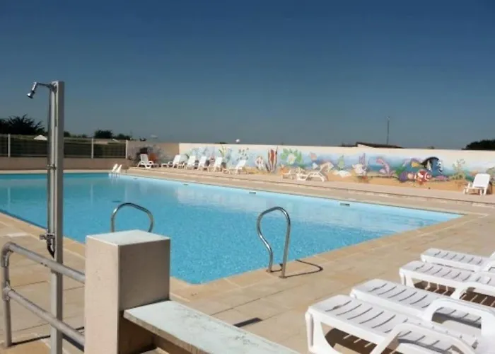 Mobile Home A 200M De La Mer Dans Camping Familial Avec Piscine, Jeux Et Activites