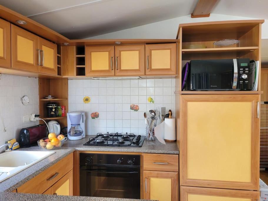 Mobile A 200m De La Dans Familial Avec Piscine, Jeux Et Activites Holiday home